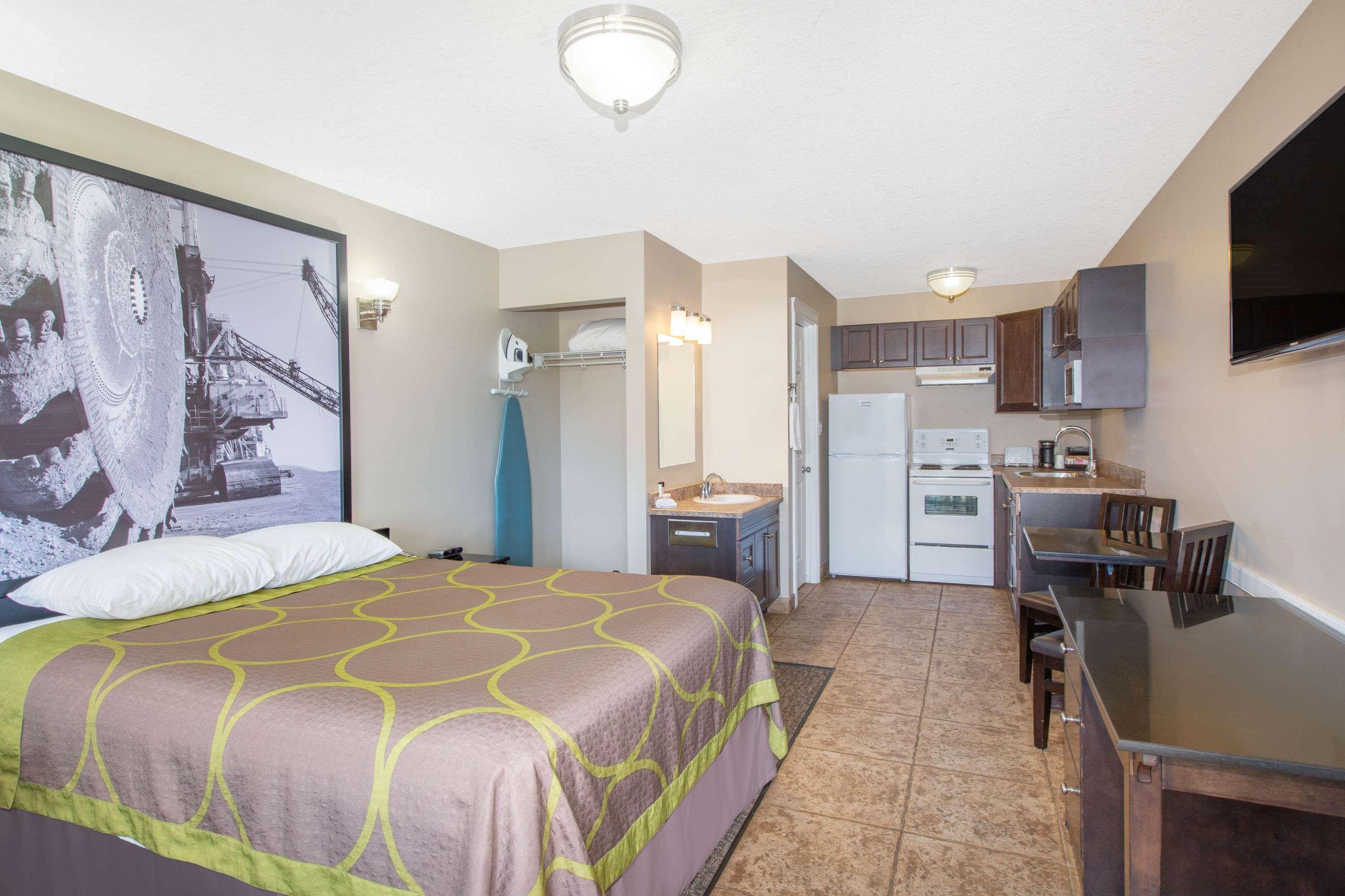 Super 8 By Wyndham Fort Mcmurray Exterior photo
