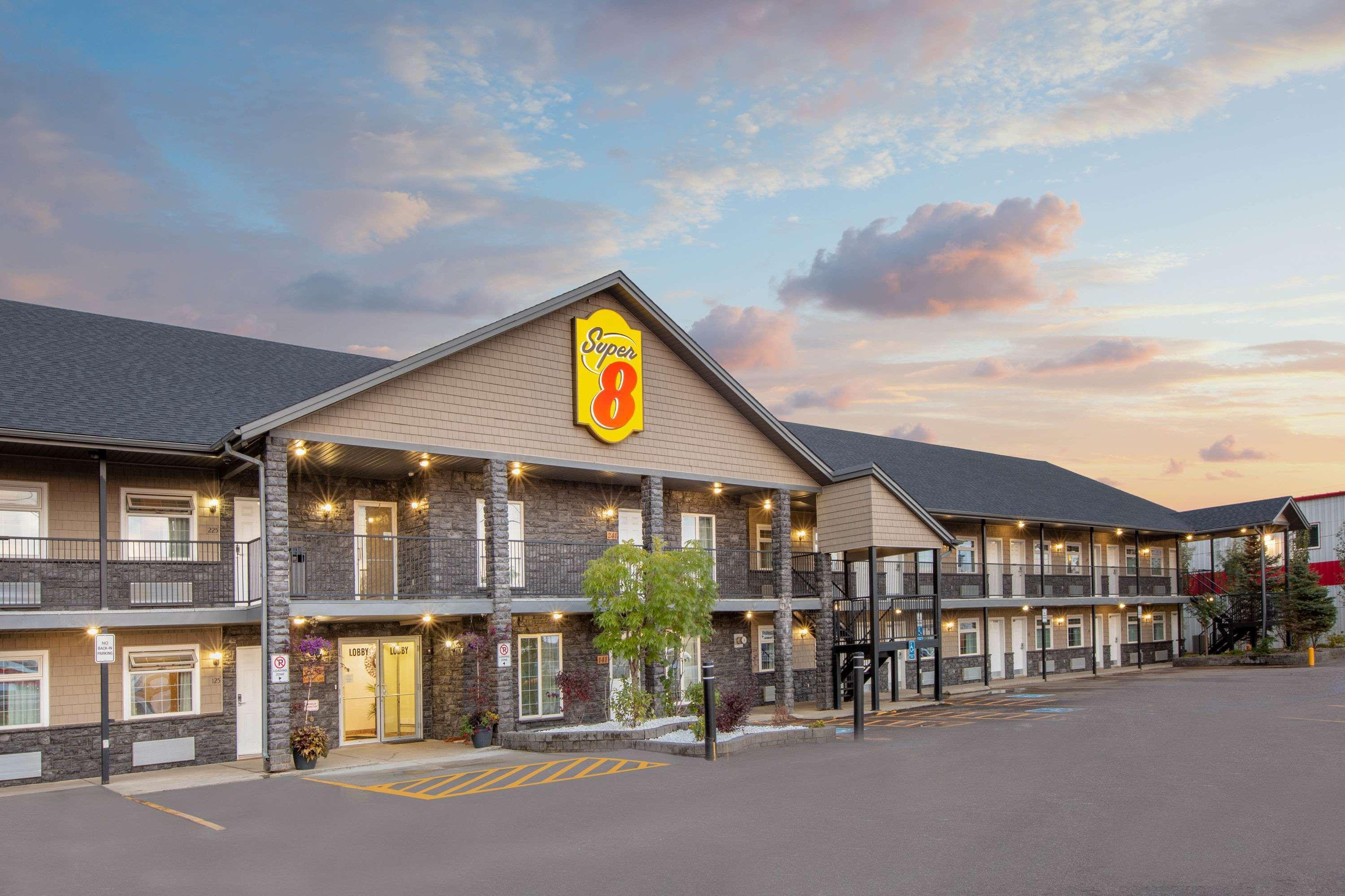 Super 8 By Wyndham Fort Mcmurray Exterior photo