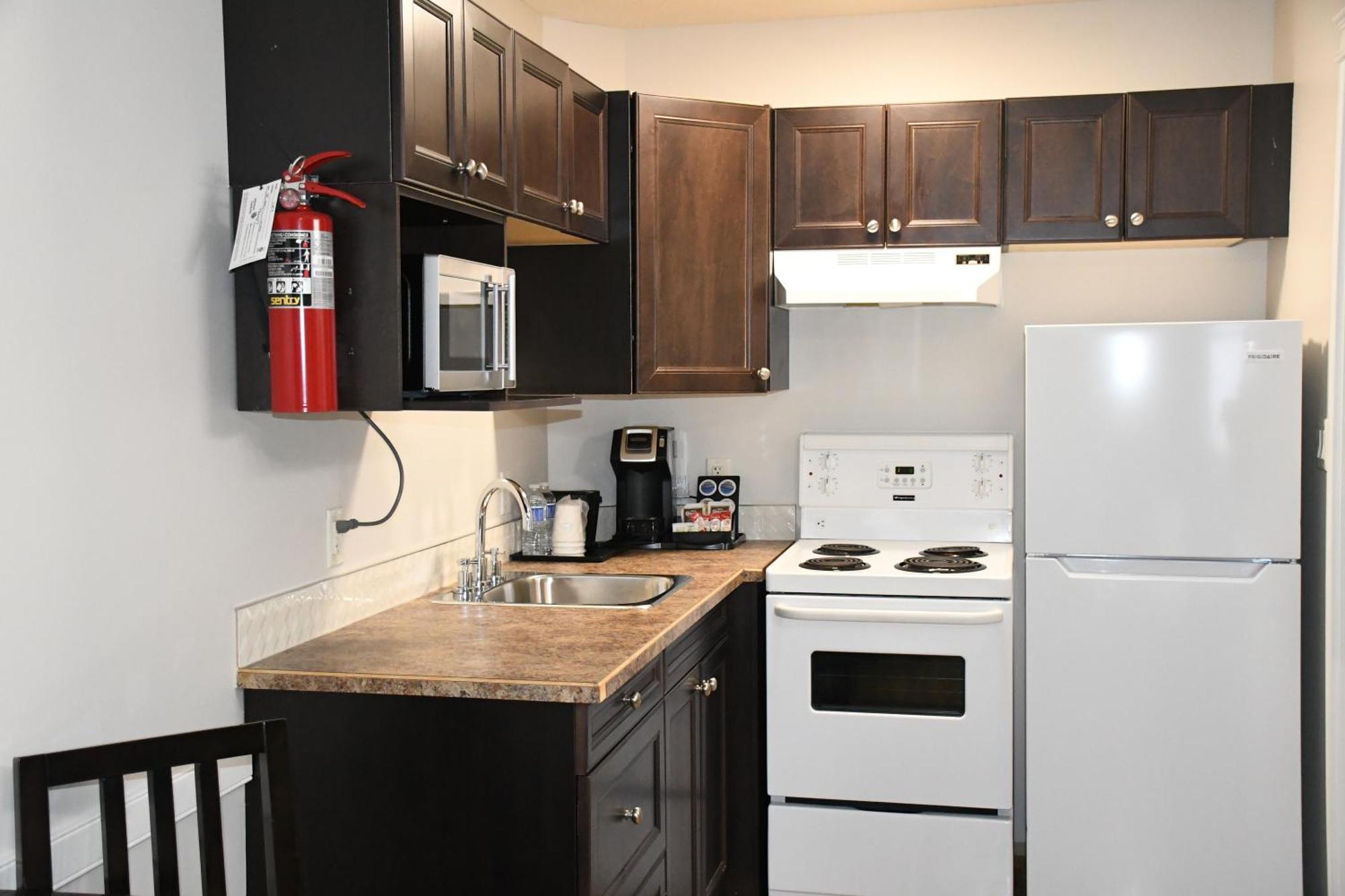 Super 8 By Wyndham Fort Mcmurray Exterior photo