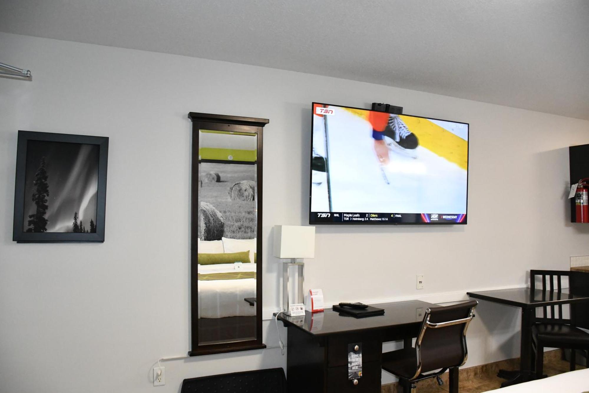 Super 8 By Wyndham Fort Mcmurray Exterior photo