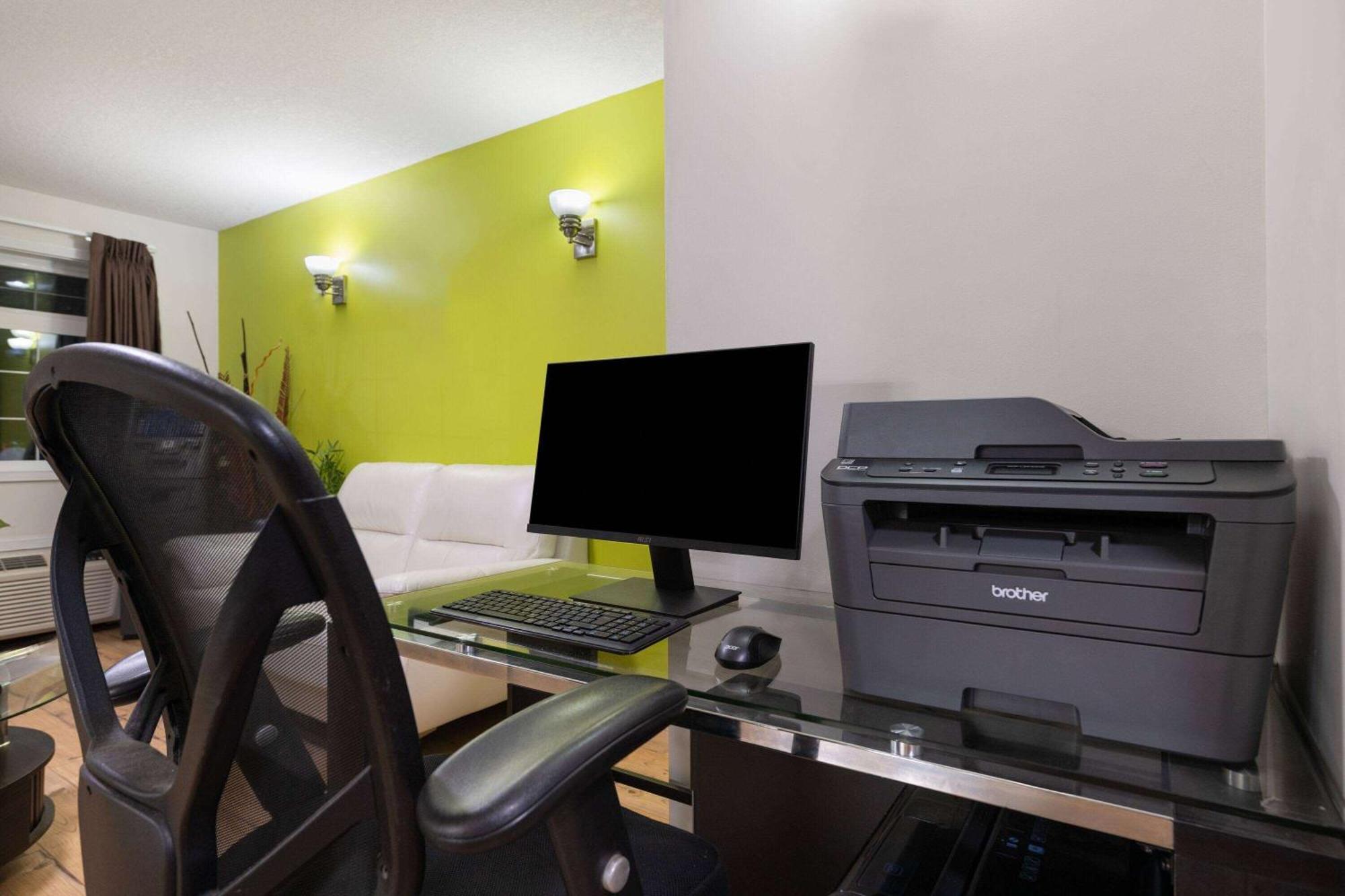 Super 8 By Wyndham Fort Mcmurray Exterior photo