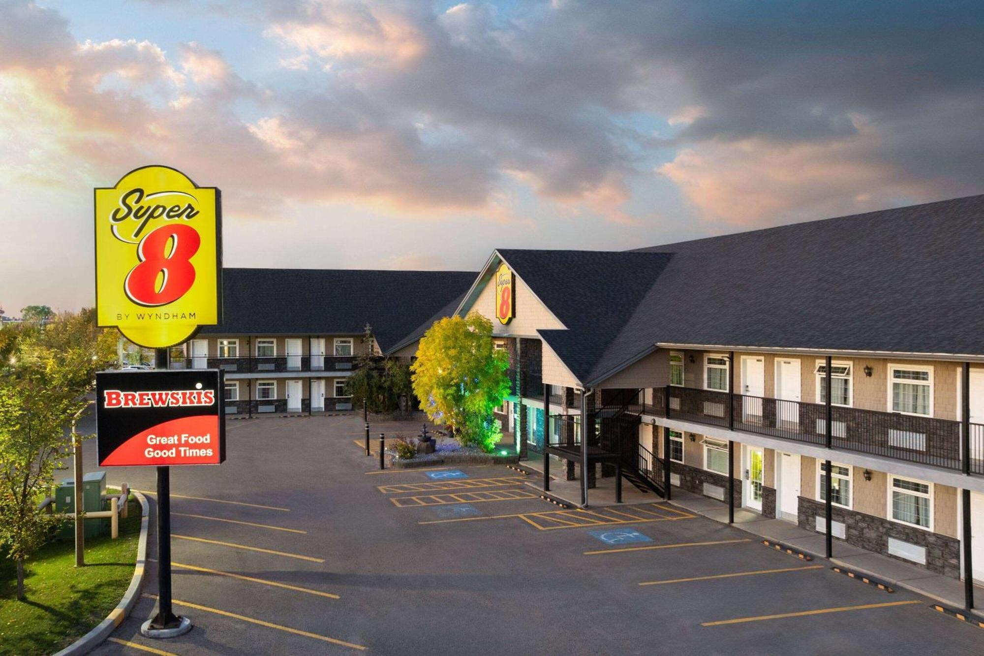 Super 8 By Wyndham Fort Mcmurray Exterior photo